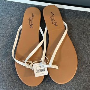 American Eagle Flip Flops